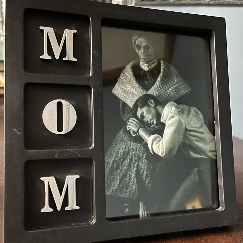 MOM Photo Frame Bates Hotel Psycho movie